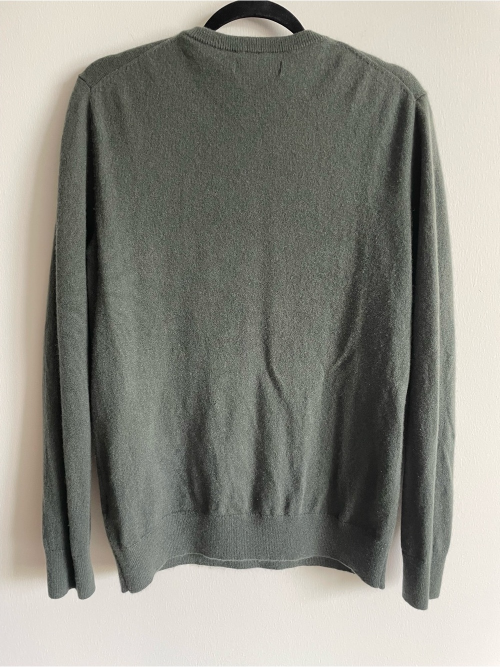 Quince Men's Mongolian Cashmere V Neck Sweater Moss Green Quiet Luxury - Picture 7 of 8